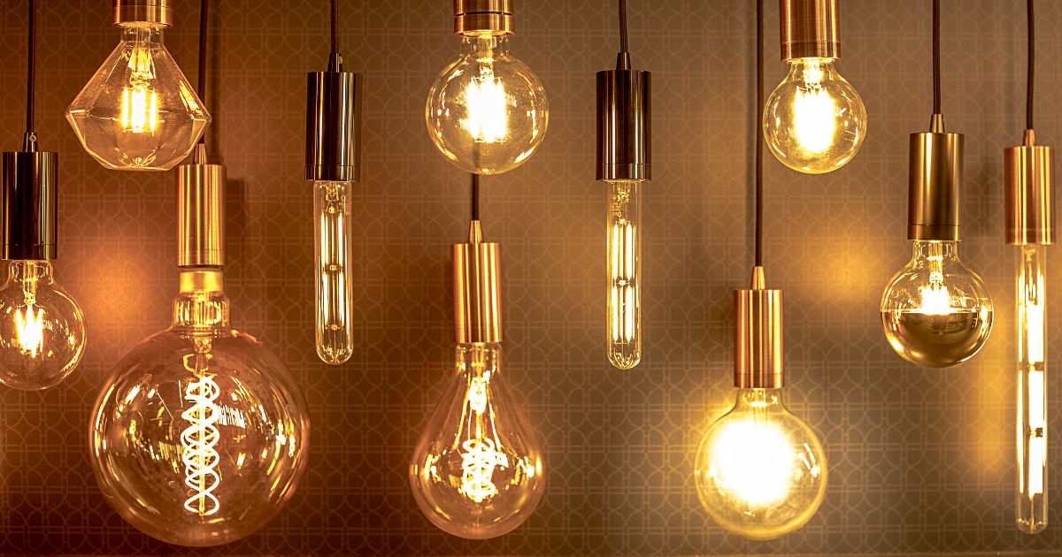 Cómo funciona una bombilla: qué influye en su consumo y luminosidad